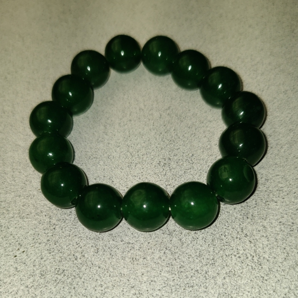Elegant Green Jade Beaded Bracelet